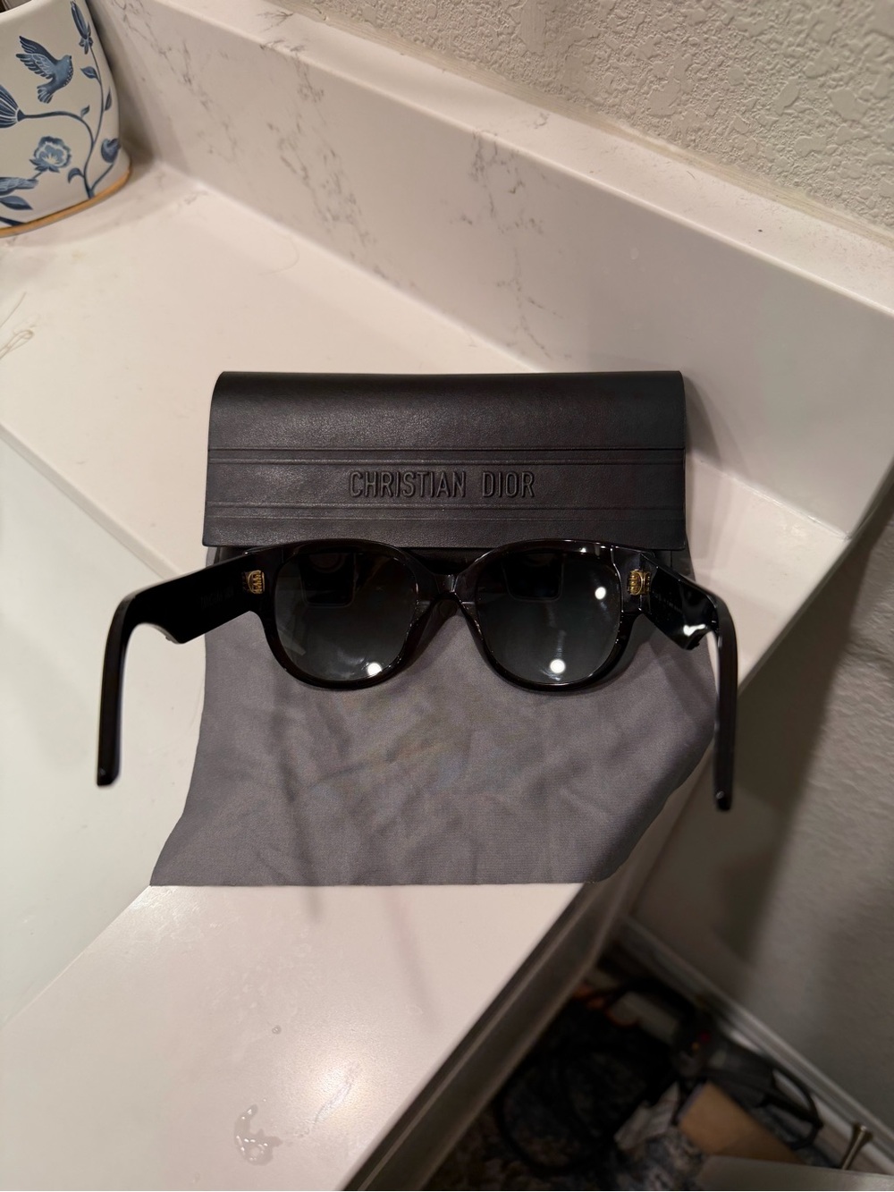 Christian Dior Black Oversized Sunglasses - Picture 3 of 9